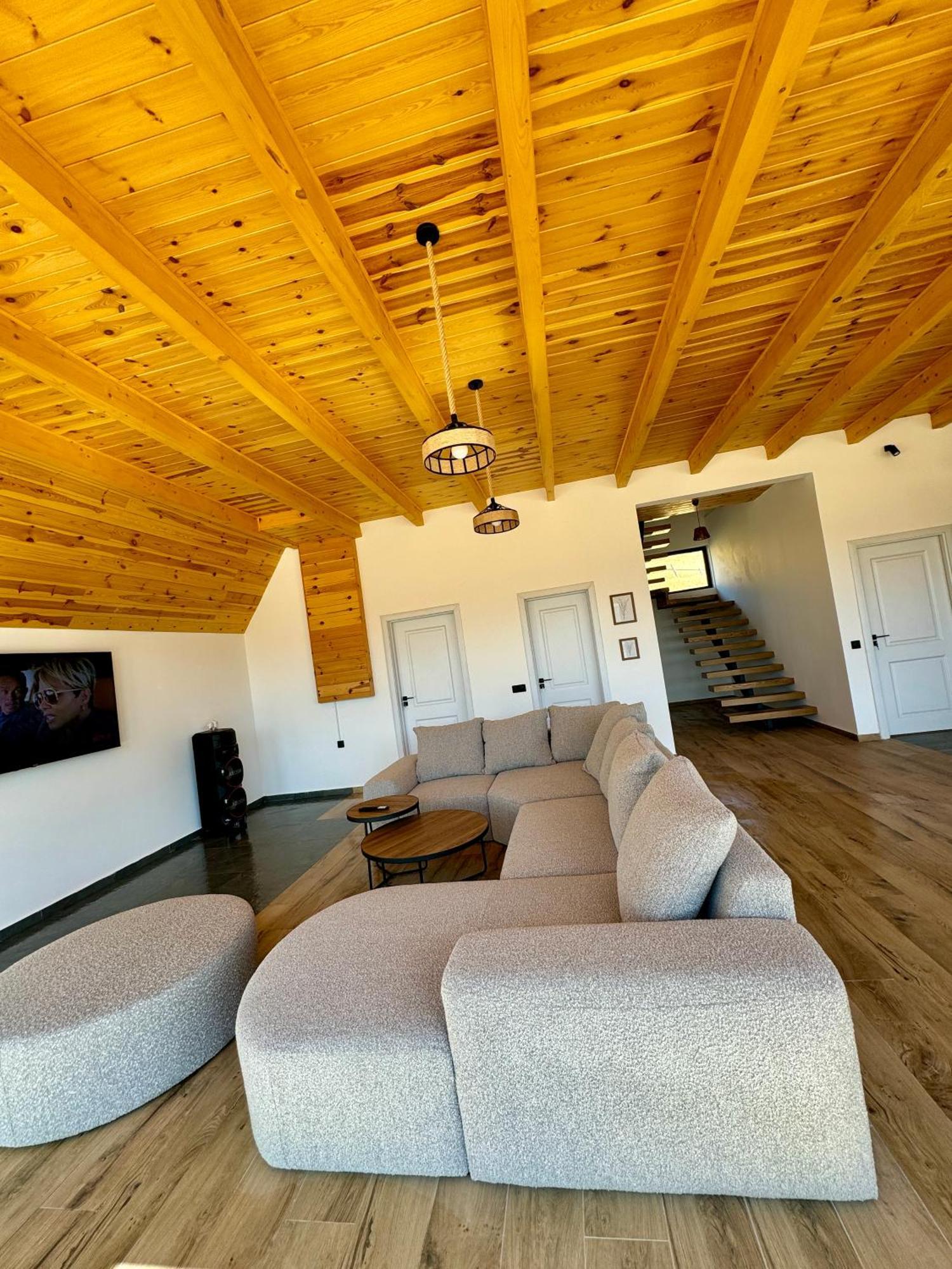 Lodge A-frame Belvedere *